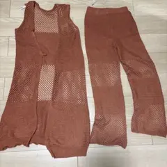 ブラウン ニットセットアップ ベストとパンツ