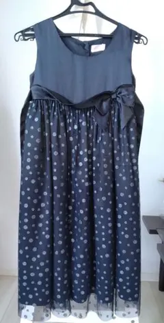ブラック スリーブレス ドット柄ドレス