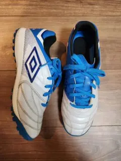 Umbro サッカーシューズ シルバー/ブルー