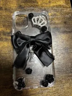 iPhoneケース 黒いリボンと花の装飾