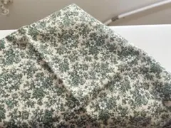 コットン生地　グリーン小花柄　105cm× 49cm