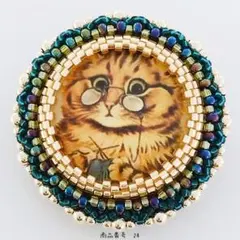 ビーズ刺繍　猫　ブローチ　約3.9×3.9cm　約13.5g