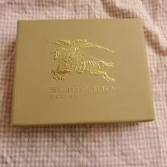 Burberry ギフト箱 ゴールドロゴ入り、リボンなし