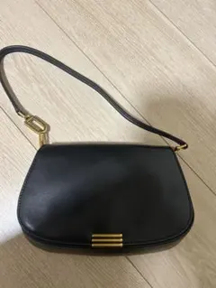 CHARLES & KEITH ブラックショルダーバッグ