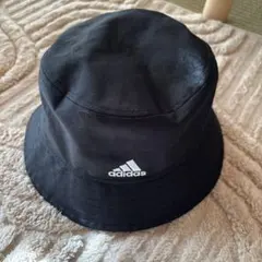 adidas ブラック バケットハット