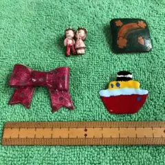 小さなブローチ　4種