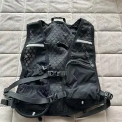 ランニングベスト 黒 トレイルランニング ザック 軽量