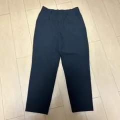 ユニクロ黒スラックス