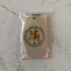 ディズニー&ピクサーキャラクター　ホテルタグ風キーホルダー　ミッキー
