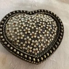 ハート型　バックル　花模様