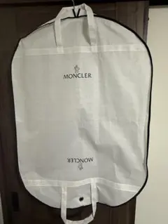 MONCLER フード付きブラックジャケット