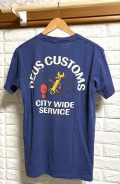 DEUS EX MACHINA ロゴプリントTシャツCITY WIDE TEE