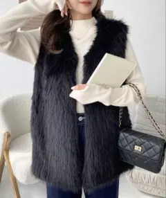 【moment+】Vネック ロング フェイクファーベスト