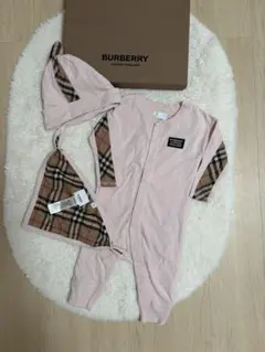 BURBERRY バーバリーチェック柄 袖付きロンパース スタイ 帽子３点セット