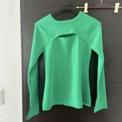 る*る様 美品 アズールバイマウジー カットアウト ニット トップス 肌見せ 緑