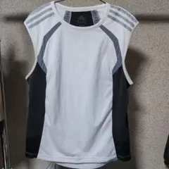 adidas スリーブレス タンクトップ ホワイト・ブラック