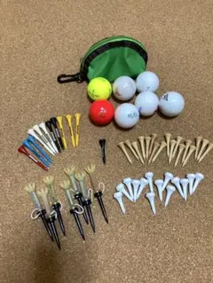 ゴルフボールとティーセット