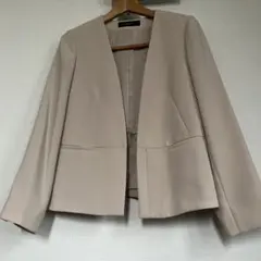 ノーカラージャケット ベージュ フレア