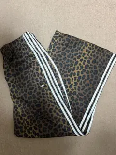アディダス　レオパードトラックパンツ