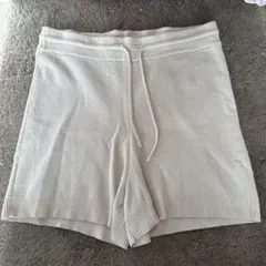 H&M ライトベージュショートパンツ