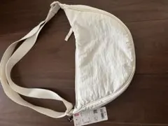 新品　未使用　ユニクロ　ラウンド　ミニショルダーバッグ　オフホワイト
