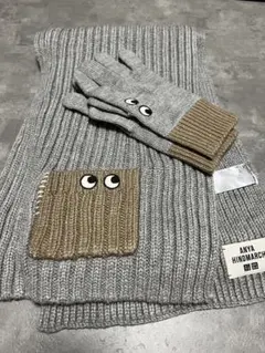 UNIQLO ANYA HINDMARCH コラボ　マフラー　手袋　2点セット