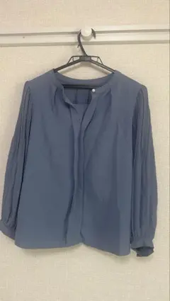 ブルーグレー ノーカラーブラウス　オリヒカのサムネイル