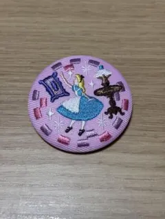 ディズニー アリス 刺繍缶バッジ