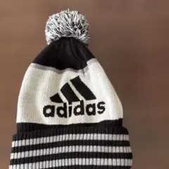 adidas ボンボン付きニット帽 ブラック・ホワイト
