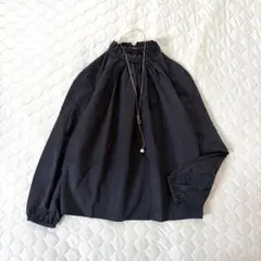 【美品】トゥモローランド✴︎コットンサテンフリルカラーブラウス　ブラック　36のサムネイル