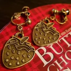 再販♪No.612 可憐な苺❨いちご❩のイヤリングorピアス　ストロベリー、果物