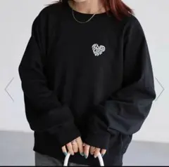 【匿名配送】Riberry ハートロゴラメ刺繍ラグランスウェットトレーナー 黒