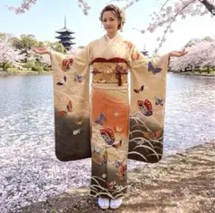 舞蝶舞う金霞ぼかしの極上古典振袖 シャンパンゴールド正絹振袖フルセット裄丈 68のサムネイル