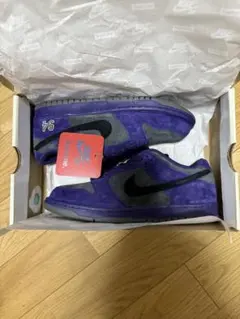 Supreme × Nike SB Dunk Low 