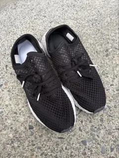 値下げしました！メッシュランニングシューズブラック 軽量 ２７㎝のサムネイル