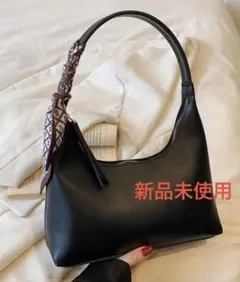 ショルダーバッグ ブラック スカーフ付き シンプル 無地　トートバッグ