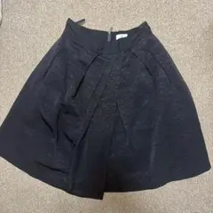 【最終お値下げ】LANVIN en Bleu ブラック プリーツスカート 38のサムネイル