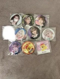 NiziU　K-POPアイドル 缶バッジとキーホルダーセット NiziU りく リク 缶バッジ キーホルダー まとめ売り - メルカリ