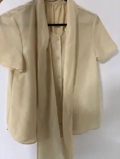クリーム色 シフォン シャツ スカーフ付き