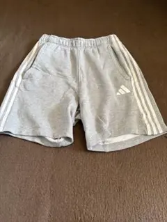 adidas ショートパンツ グレーのサムネイル