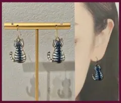 ハンドメイド　猫ピアス (サバトラ)