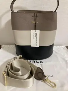 [美品] フルラ　ダナエ　トートバッグ　牛革　A4 自立　ロゴ金具　大容量 美品] フルラ ダナエ トートバッグ 牛革 A4 自立 ロゴ金具 大