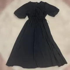 黒のパフスリーブロングワンピース