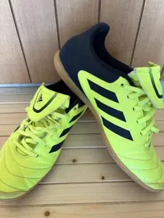 アディダス フットサルシューズ