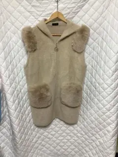 フード付きベージュフリースジャケット