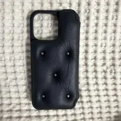 【新品未使用】DEMIU ブラックスタッズiPhone13PRO デミウルーボ 新品未使用】DEMIU ブラックスタッズiPhone13PRO デミウルーボ