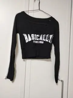 SHEIN　クロップドTシャツ　黒　Vネック新品未使用品　匿名配送