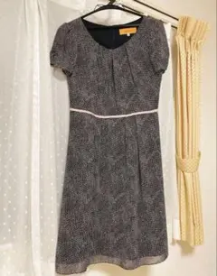 sunauna 黒　ピンク　ドットデザインの半袖ワンピース