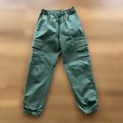 160サイズ　ユニクロ　カーゴパンツ　カーキ