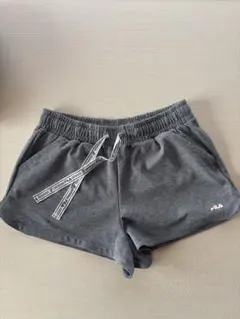 FILA グレー ショートパンツ
